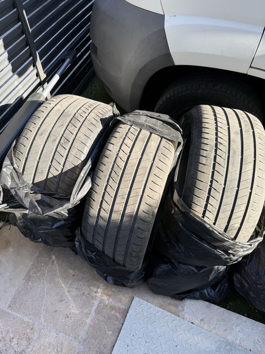 Cauciucuri vara X6 Bridgestone ,doua marimi 305/40/20 si 275/45/20 !