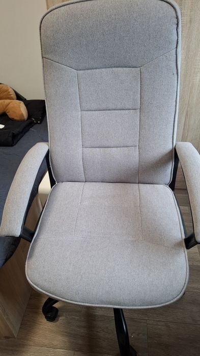 Vând birou, scaun birou, și comodă