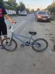 Vând bmx impecabila mereg bine