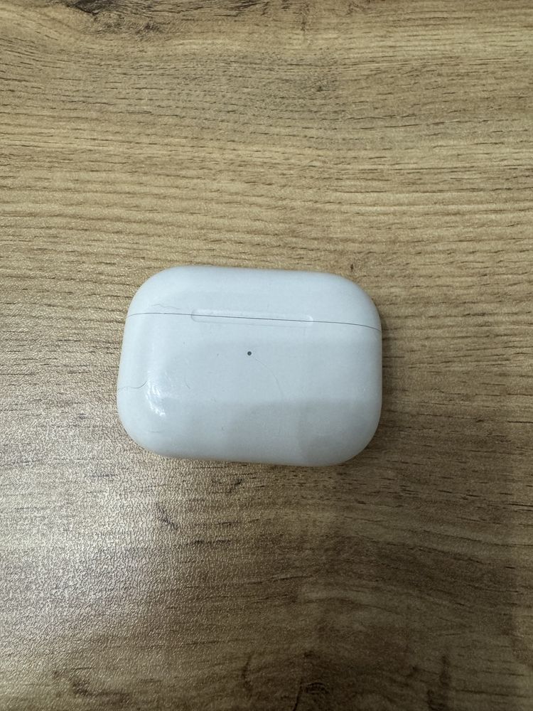 Airpods pro только кейс, без наушников