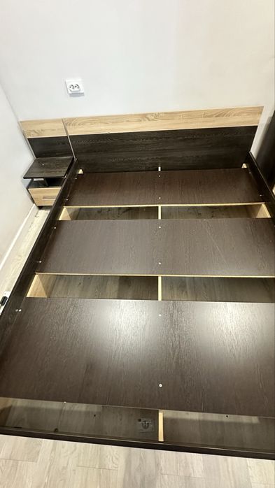 Кровать 160*200 без матраса и 2 прикроватные тумбы, б/у