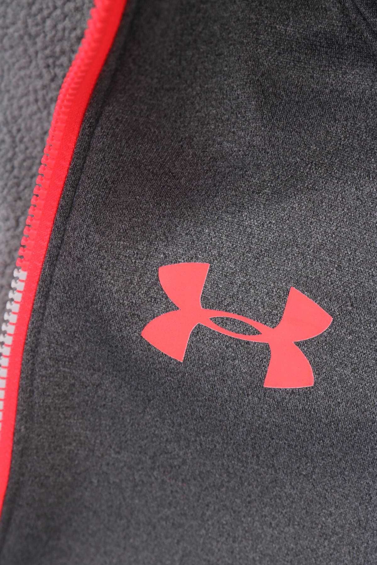 Ватирано горнище Under Armour размер М (140 см)