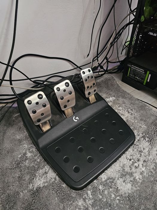 Vand sau schimb Logitech g923 si schimbator