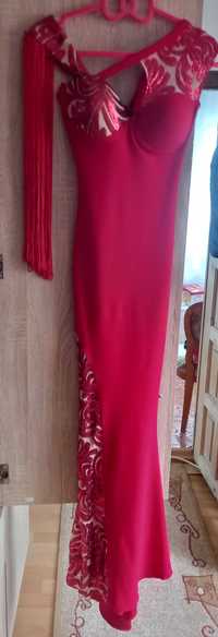 Vând rochie eleganta rosie tip sirena