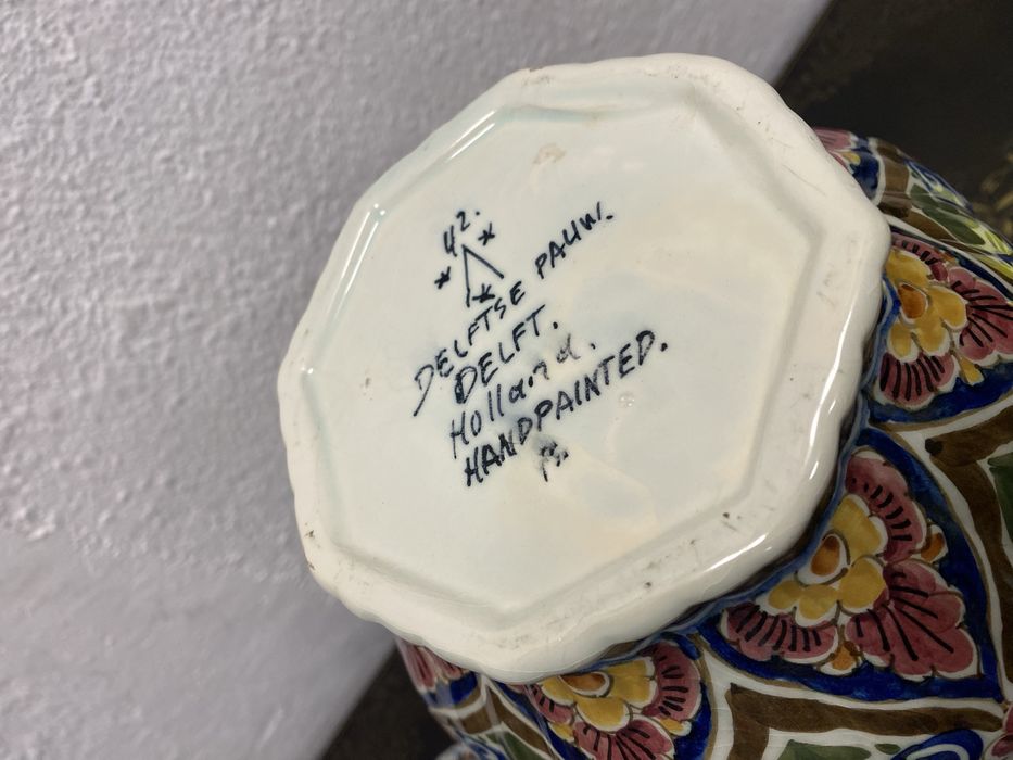 Голямахоландска ваза с капак на Delft