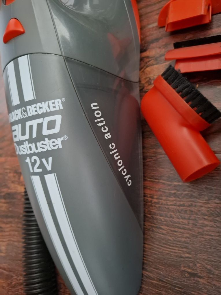 Aspirator Black Decker ciclonic action 12v