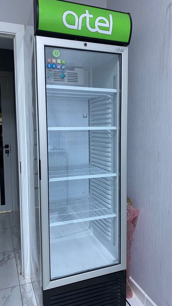 Срочно продается витринный холодиьник и морозильник