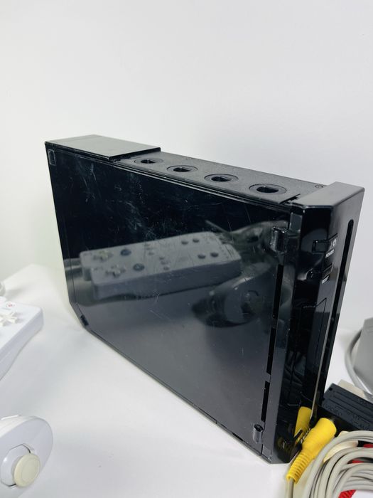 Consola Nintendo Wii + 2 controllere, 2 nunchuck si 60 de jocuri