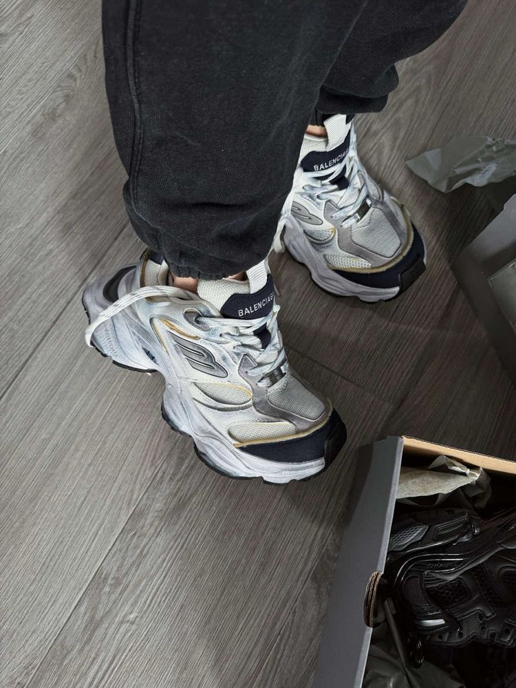 Balenciaga cargo