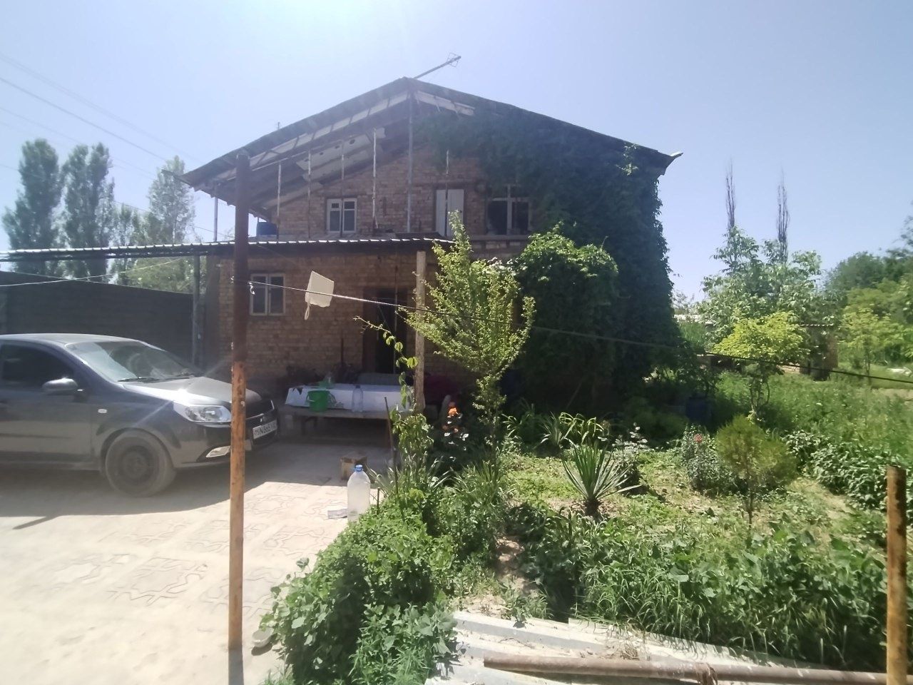 Dacha sotiladi..