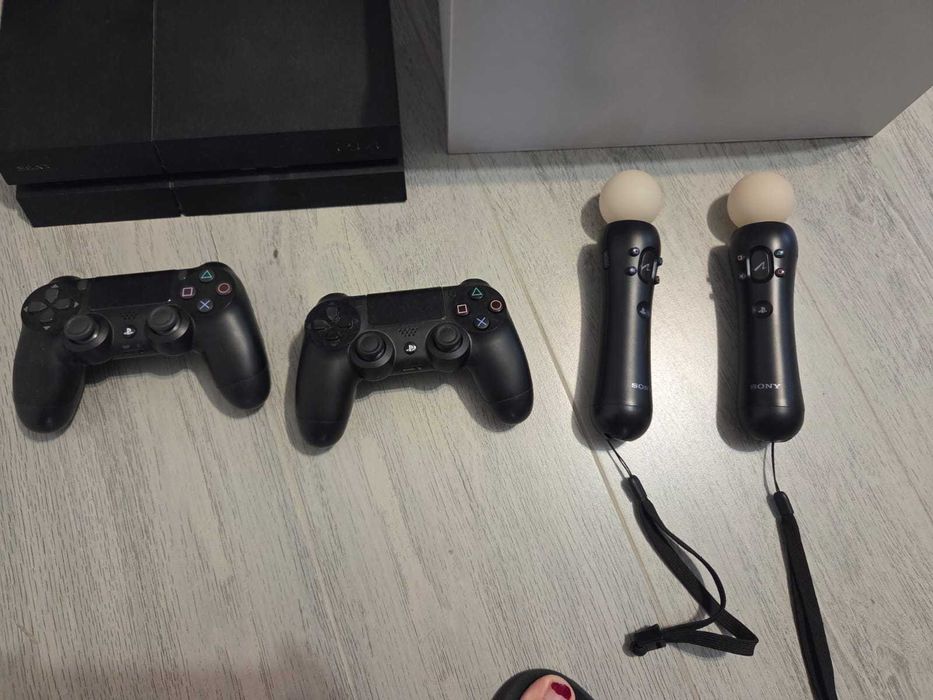 Vand PS4 2 controlere si kit VR1