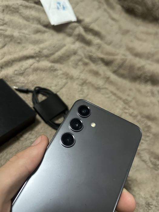 Vând samsung galaxy s24