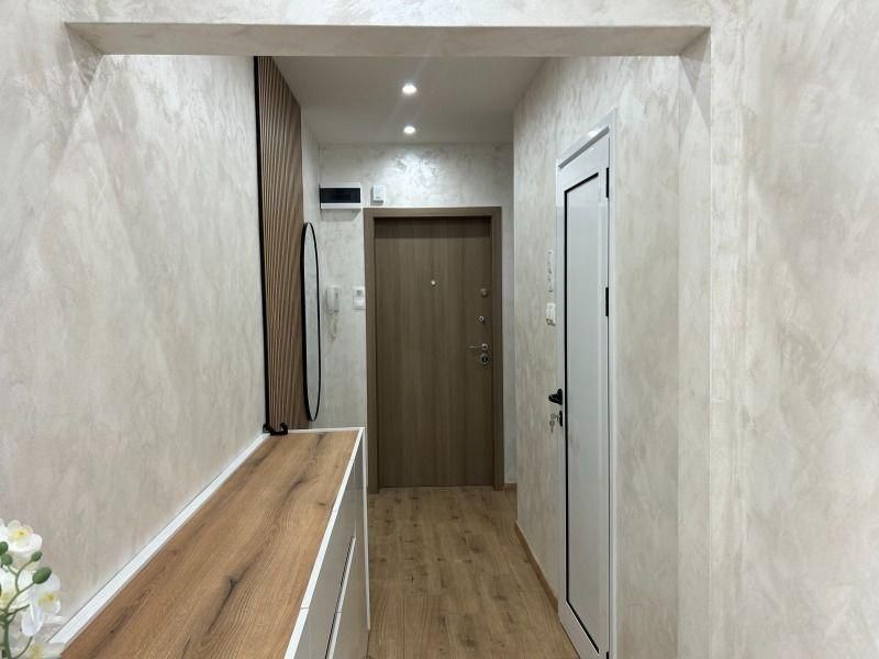 Тристаен апартамент под наем в ж.к. Красно село, 2212671