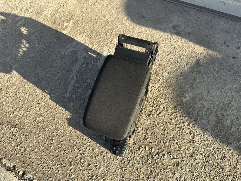 Подлакътник VW Golf 6
