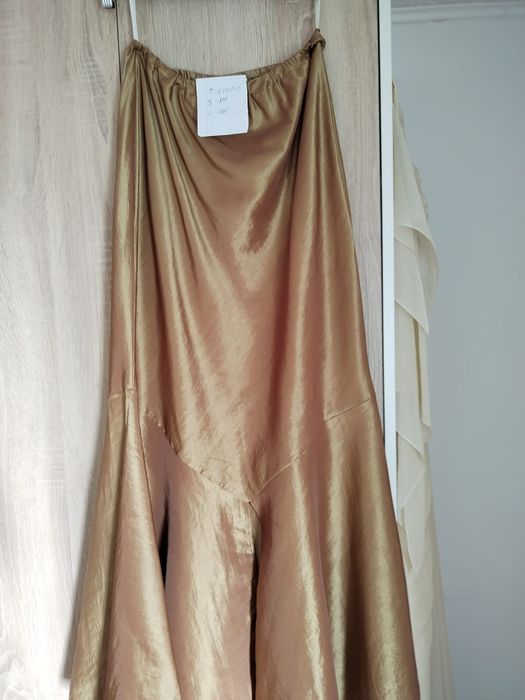 Vând fustă lungă, de ocazie, mărimea 50, culoare cărămiziu