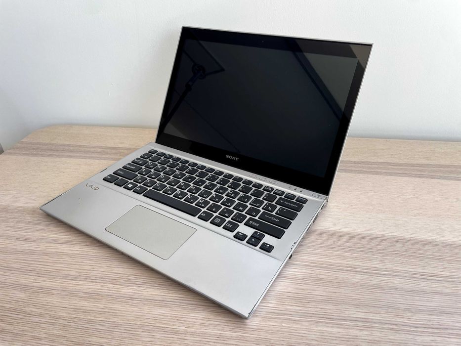 Лаптоп Sony VAIO 13.3 инча Intel Core i3