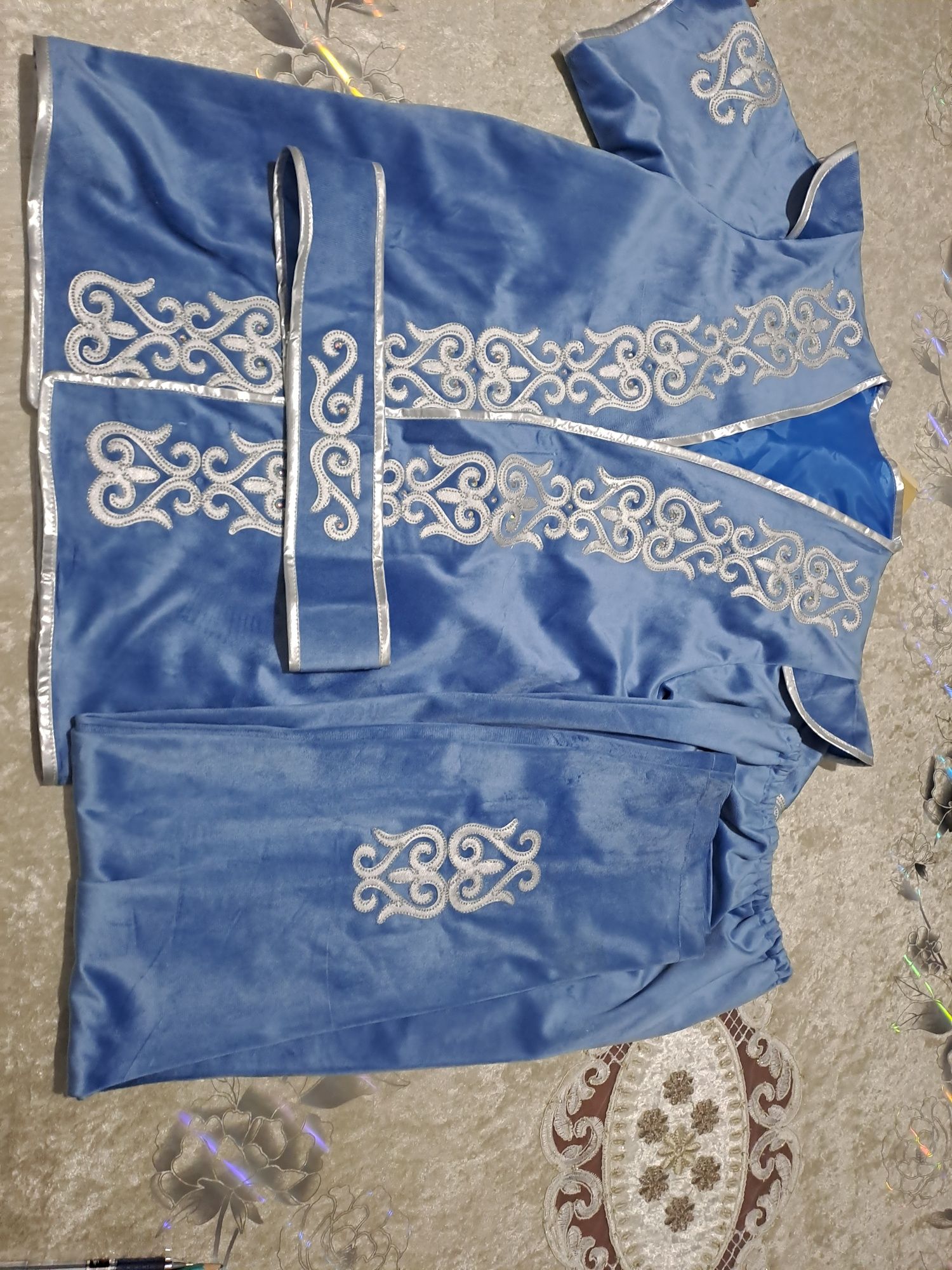 Продам либо дам на прокат казахскую традиционную одежду