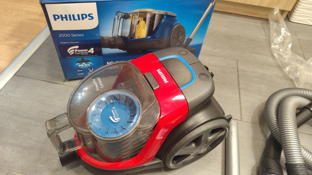 PHILIPS PowerPro Compact / Прахосмукачка / 900W