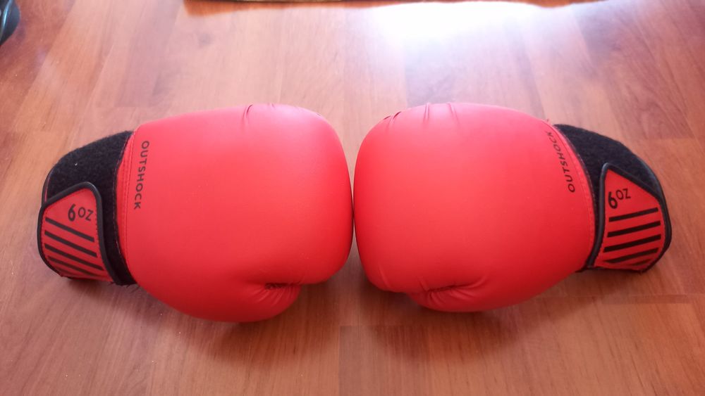 Продавам боксови ръкавици.