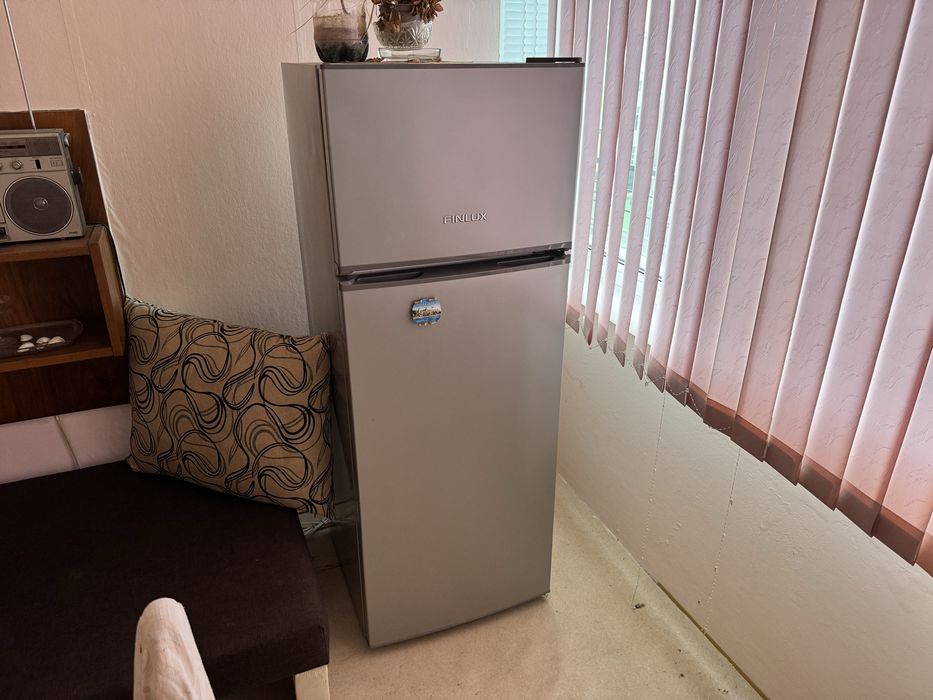Хладилник с горна камера Finlux 213L, (като нов!)