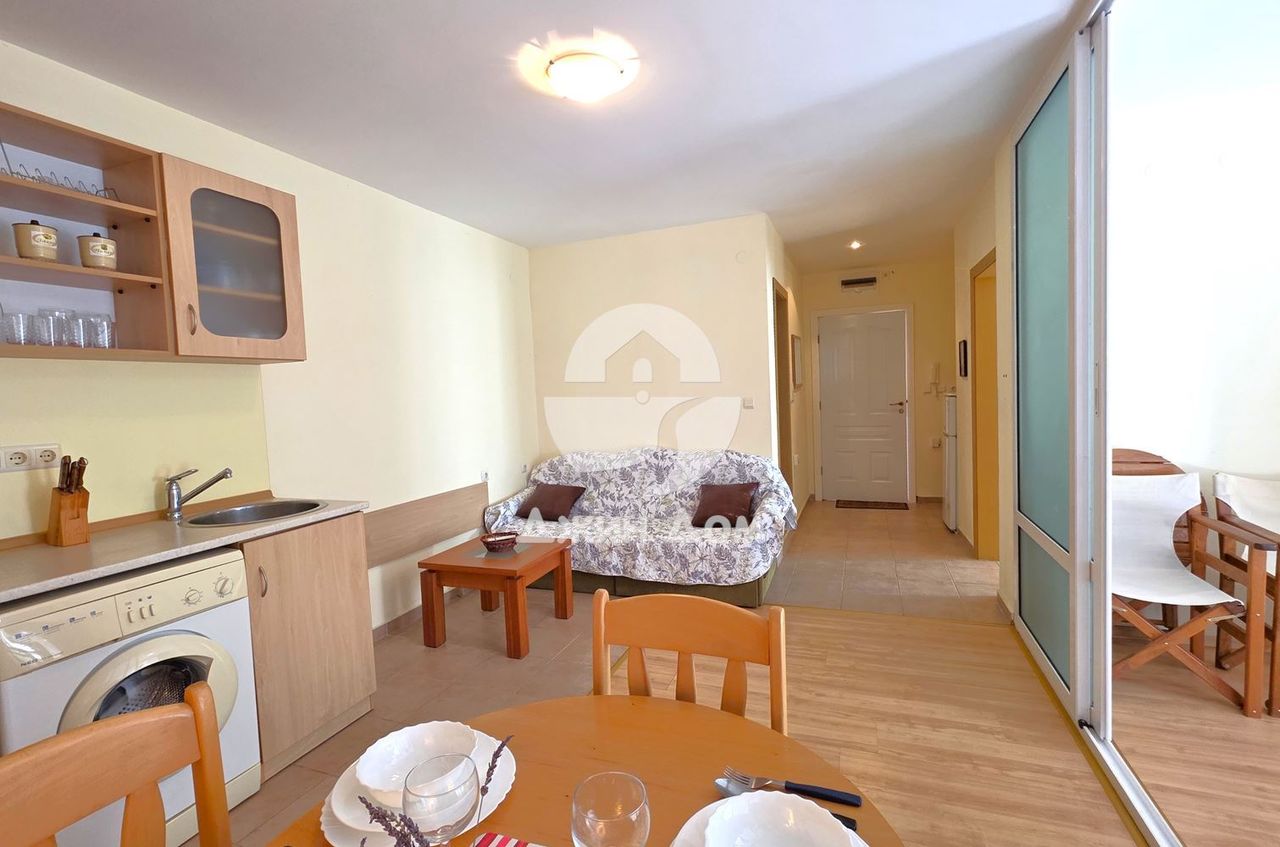 Продава се Двустаен апартамент в к.к. Слънчев бряг - 64 кв.м за 1249 €/кв.м - Снимка #1