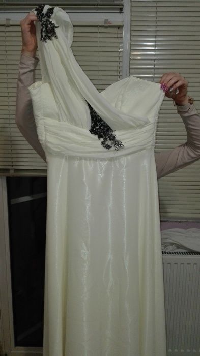 Официална, асеновградска, бяла рокля