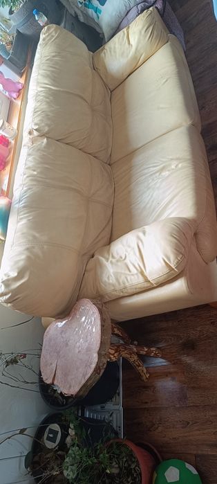 Кожен диван, тройка и двойка.