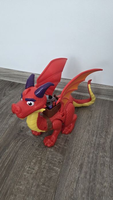 Sparks dragon paw patrol si cățelușul Gheară