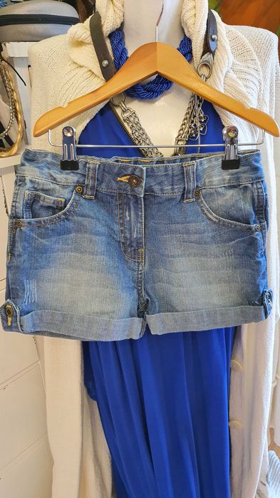 Pantaloni scurți din blugi marimea 9-10 ani