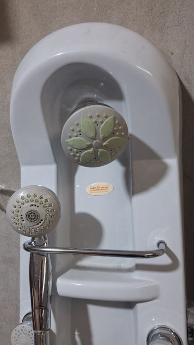 Многофункционална душ колона с масажни дюзи