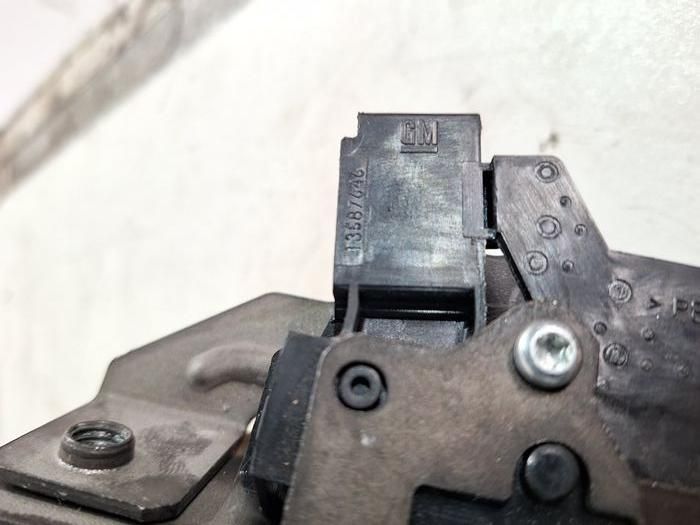 Broasca incuietoare haion Opel Astra J