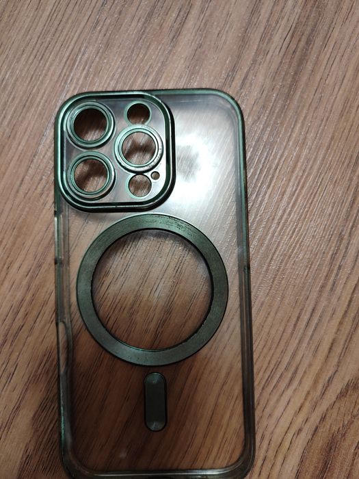 Продаю чехлы на 14 айфон про и на 12 айфон