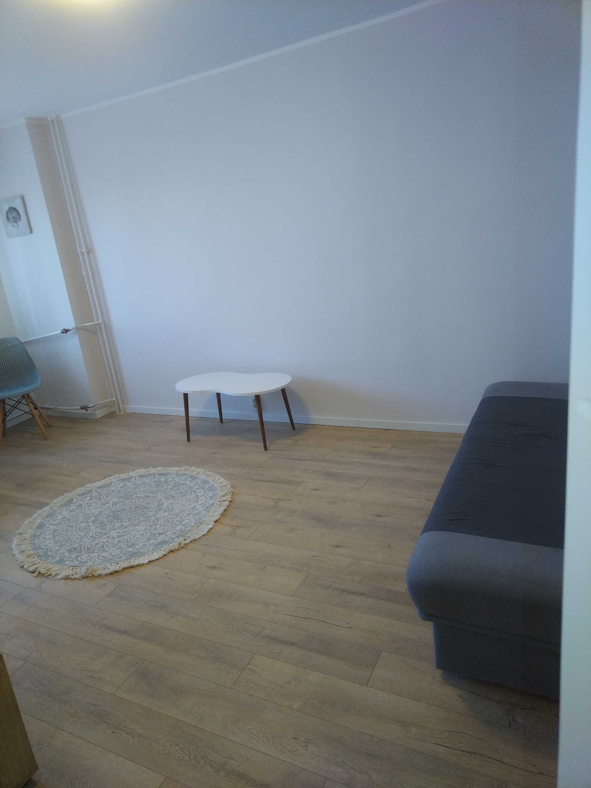 Închiriez garsoniera