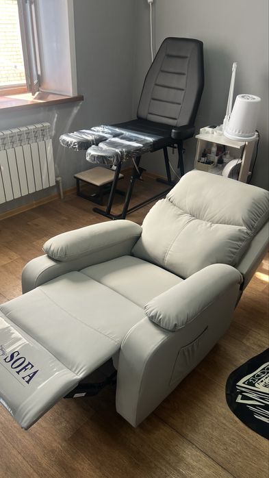 Педикюрное кресло-кушетка и реклайнер