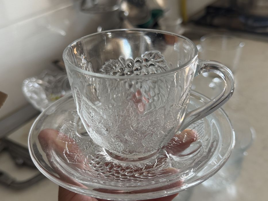 Продаются рюмки,  бокалы, набор чашек с блюдцами