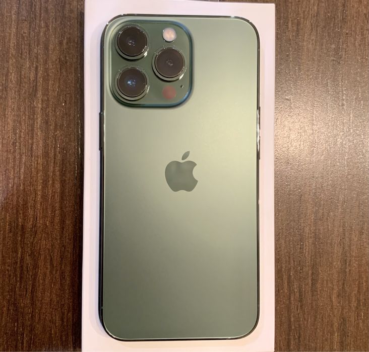 iPhone 13 Pro Alpine Green