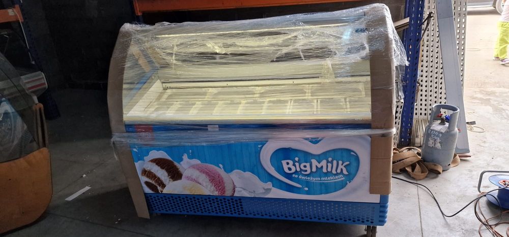 Vitrina frigorifica pentru inghetata ISA 10 cuve si 13 cuve