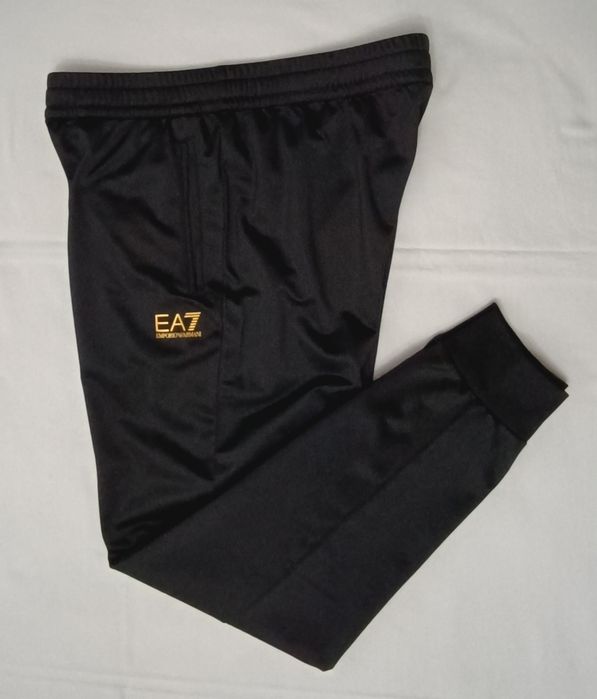 EA7 Emporio Armani Tracksuit оригинален екип L горнище и долнище