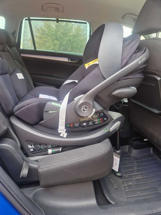Бебешко кошче за кола Cybex Cloud Z I-size с база  КАТО НОВО