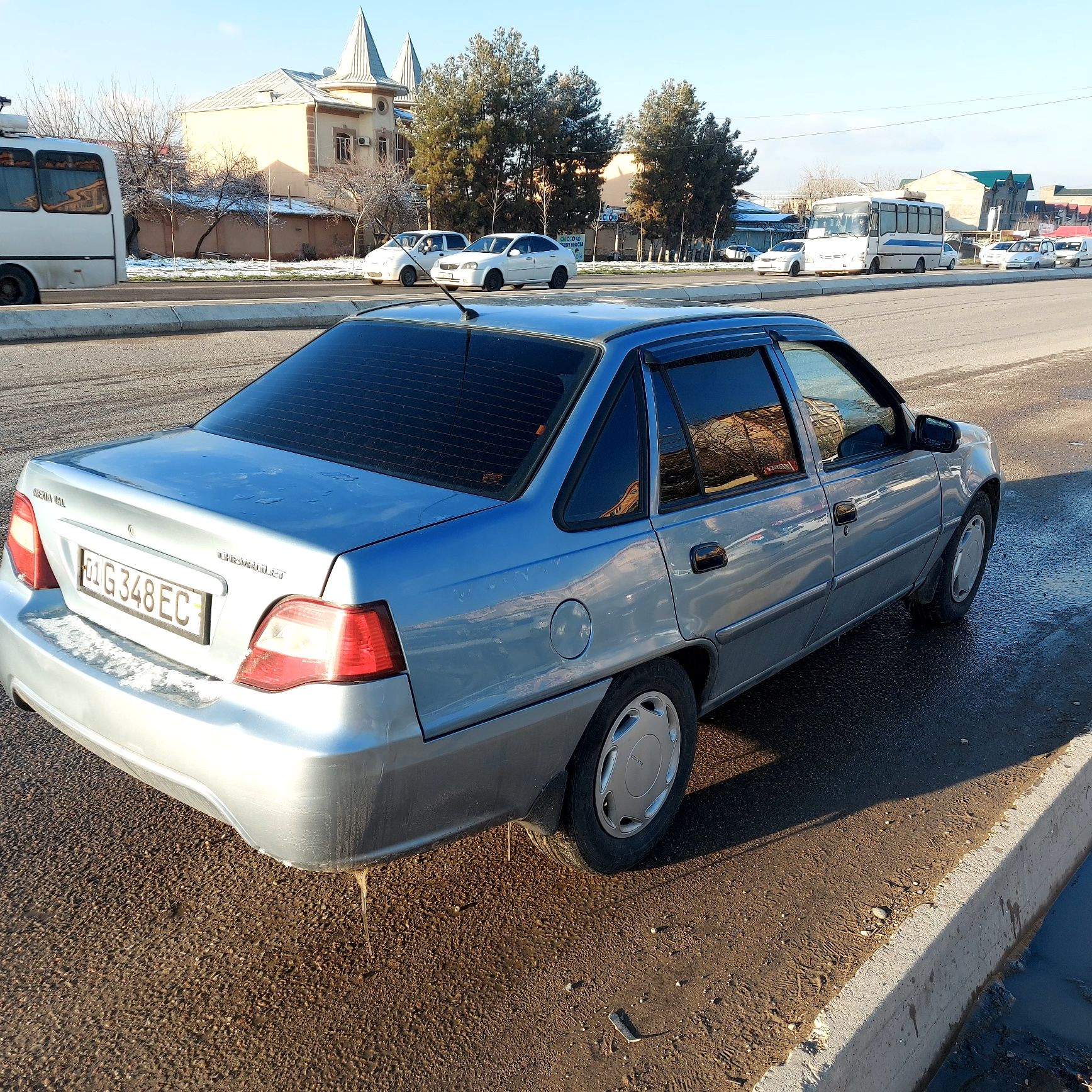 Nexia sotiladi 2012 yil 139000 km yurgan