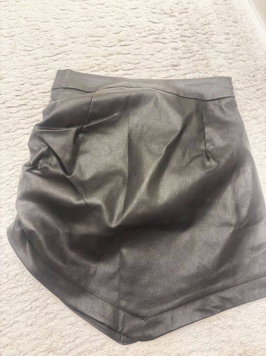 Асимитрична пола