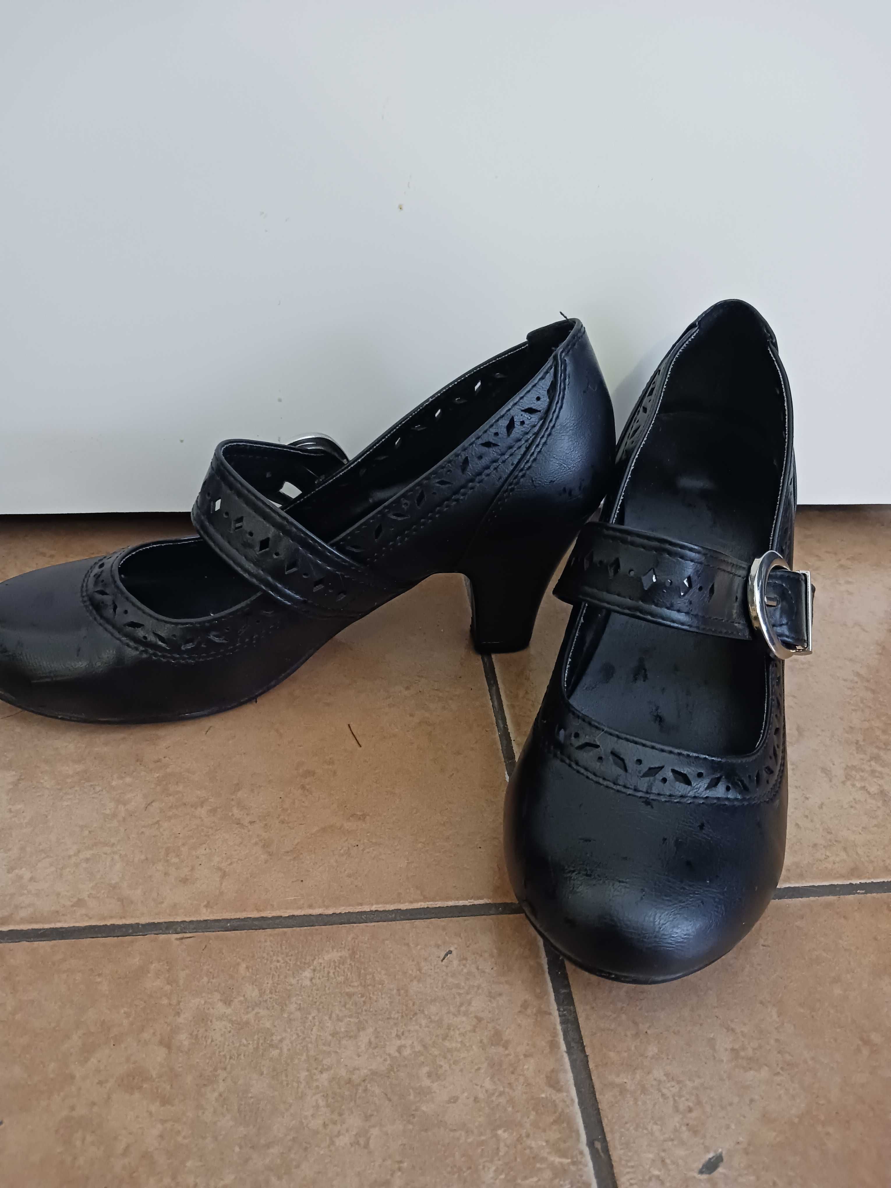 За Латино танци поли и обувки