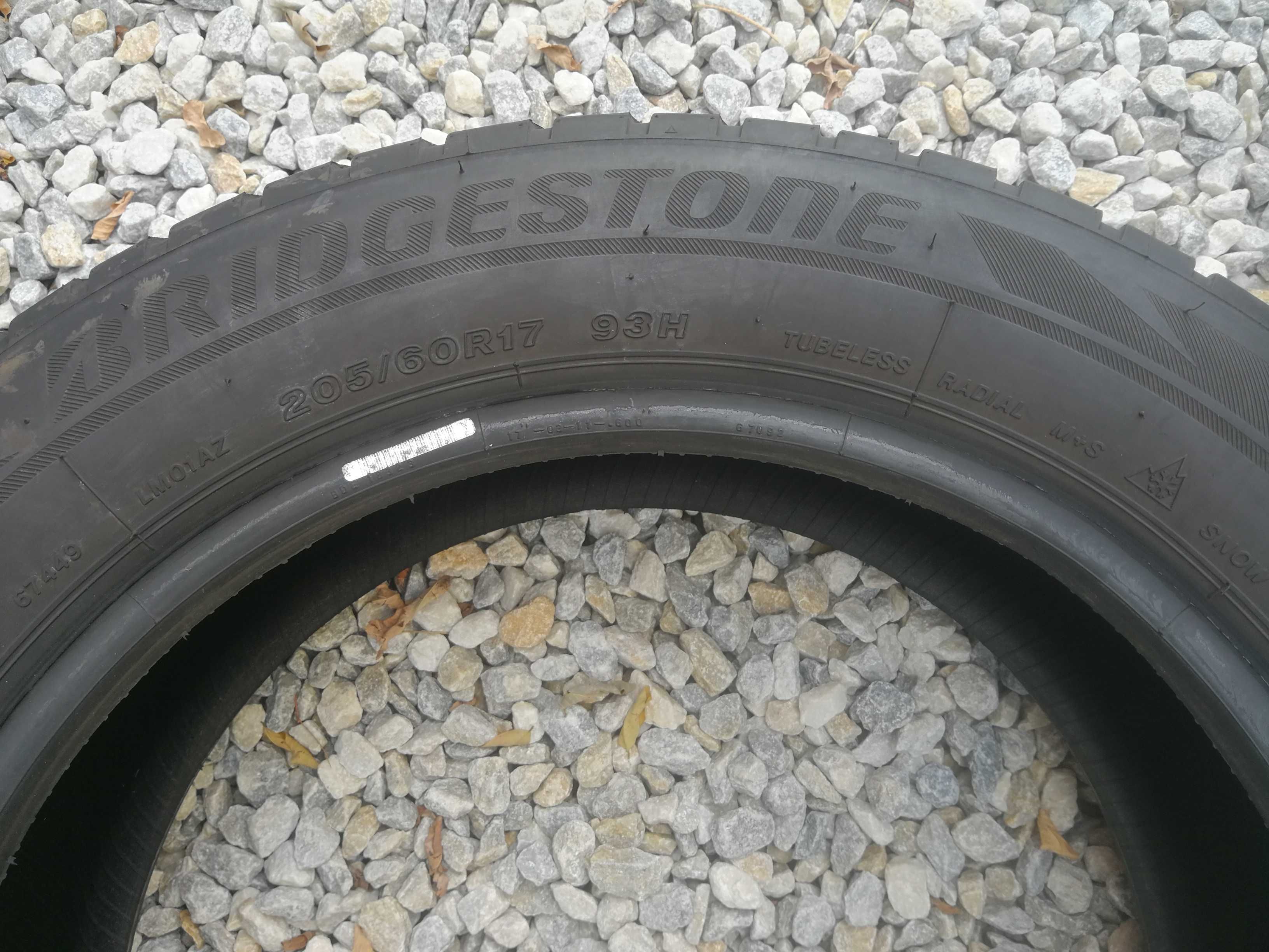 4 зимни гуми R17 205/60 Bridgestone Blizzak LM001 * 93H M+S