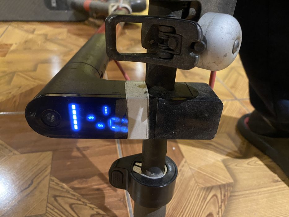 Vand 2 trotinete electrice