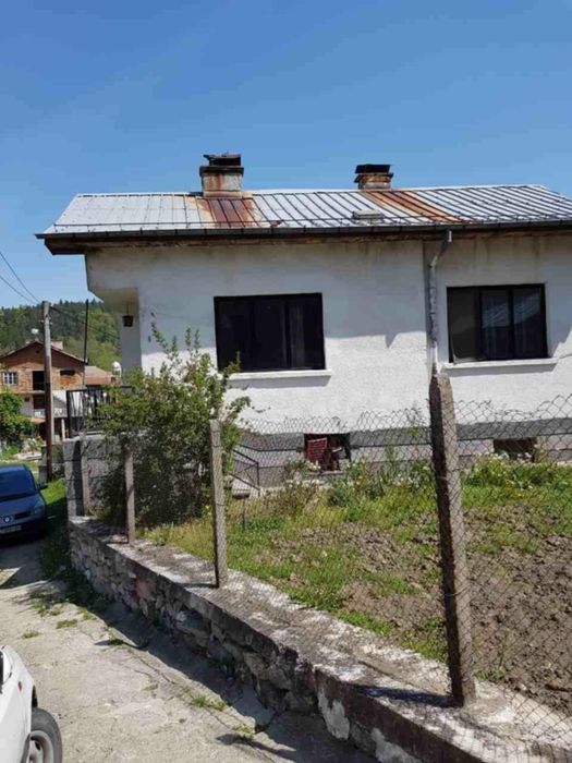 Продавам къща в село Габровица - 69км. от София