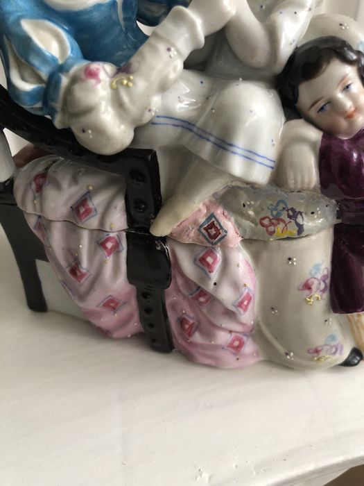 Фарфоровая статуэтка