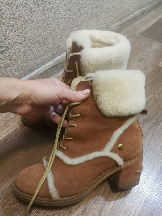 Женские оригинальные ботильоны UGG Esterly