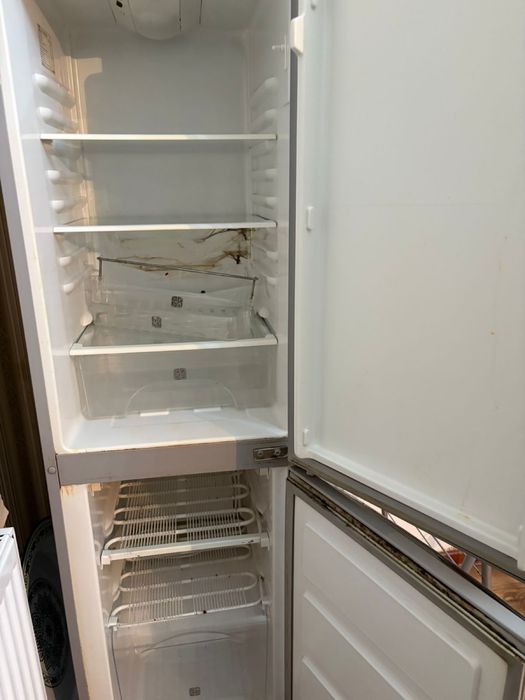 Сломанный холодильник