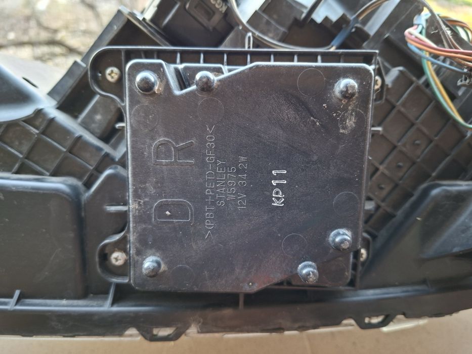 Десен фар MITSUBISHI Eclipse CROSS