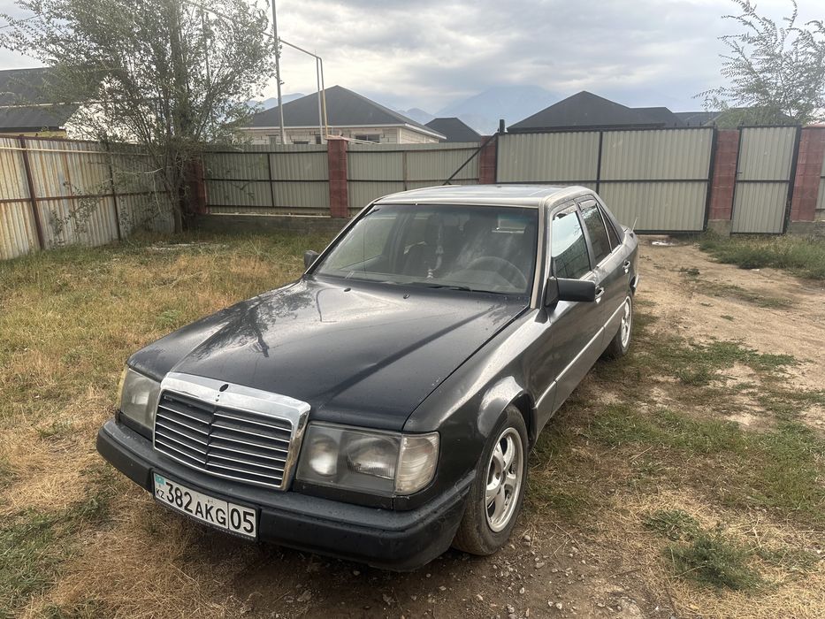 Продам машину мерседес Е-124.Машина на ходу.